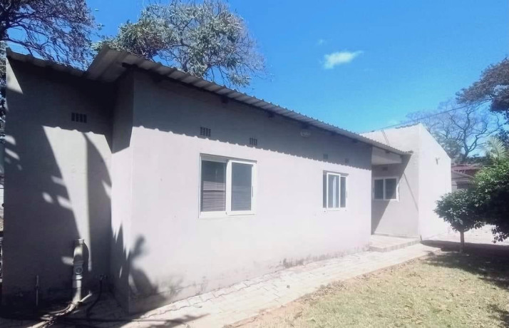 2-bedroom-flat-for-rent-in-kabulonga-big-4