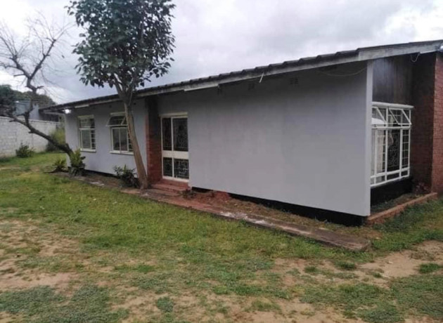 spacious-3-bedroom-house-for-sale-in-avondale-big-0