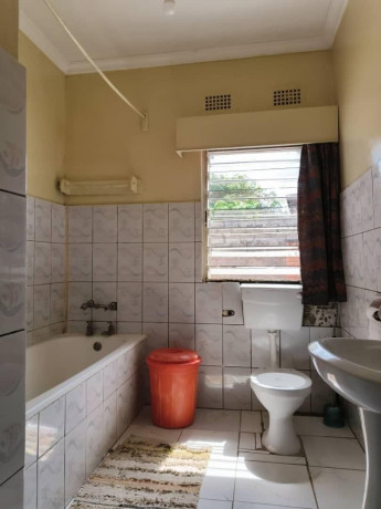 3-bedroom-house-for-sale-in-avondale-big-2