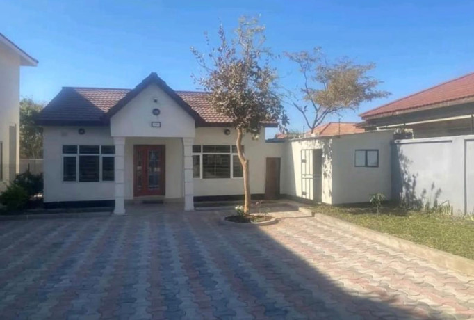 2-bedroom-house-for-rent-in-roma-big-0