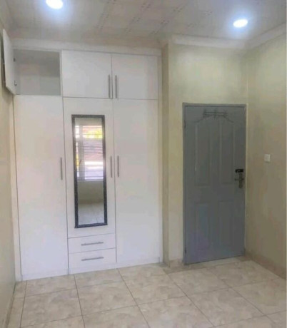 2-bedroom-house-for-rent-in-roma-big-4