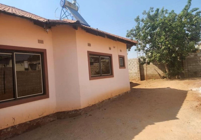 3-bedroom-flat-for-rent-in-chalala-big-3