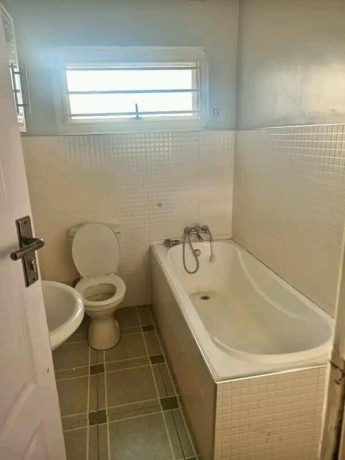 2-bedroom-flat-for-rent-in-meanwood-big-4