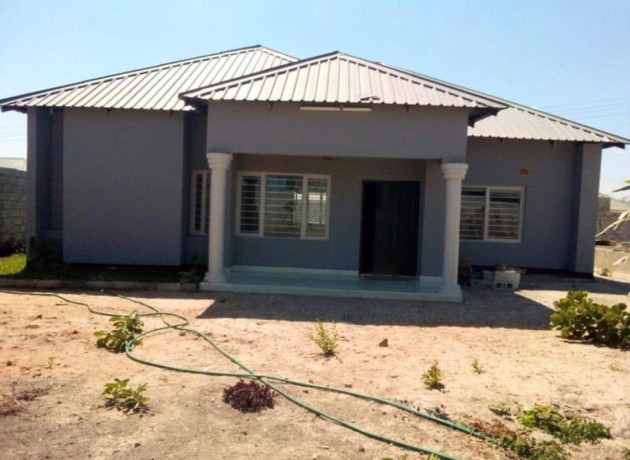 3-bedroom-flat-for-rent-in-meanwood-vorna-valley-big-0