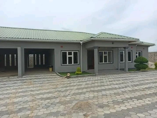 3-bedroom-flat-for-rent-in-meanwood-big-0