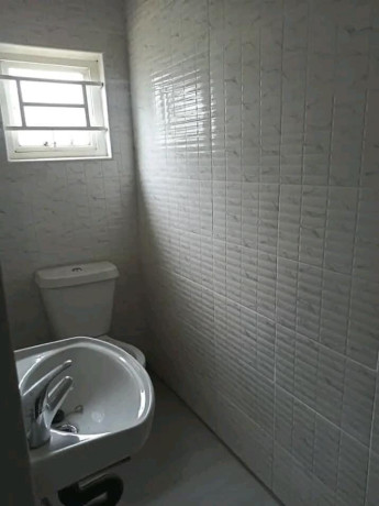 3-bedroom-flat-for-rent-in-meanwood-big-4