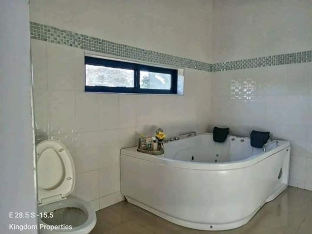 4-bedroom-flat-for-sale-in-njolwe-big-2