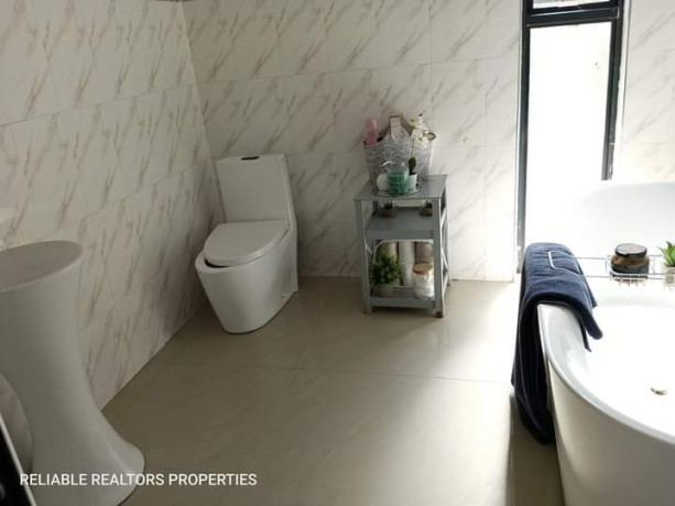 4-bedroom-flat-for-sale-in-njolwe-big-5