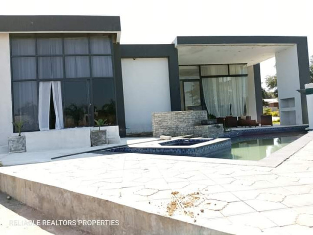 4-bedroom-flat-for-sale-in-njolwe-big-1