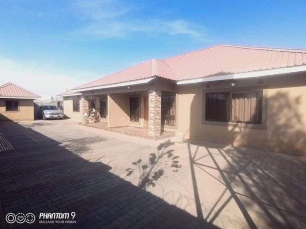 3-bedroom-flat-for-rent-in-meanwood-kwamwena-big-7
