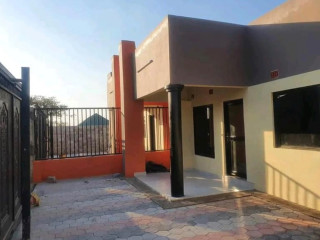2-bedroom-flat-for-rent-in-meanwood-kwamwena