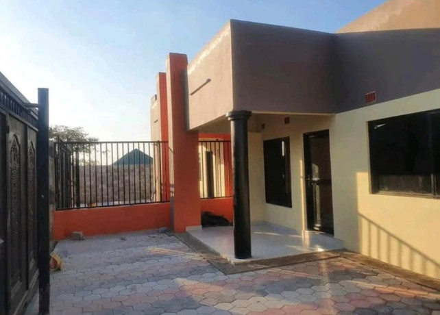 2-bedroom-flat-for-rent-in-meanwood-kwamwena-big-0