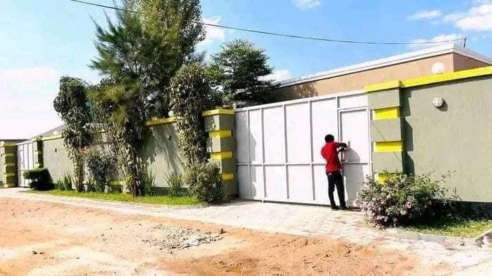 3-bedroom-flat-for-rent-in-chalala-big-4