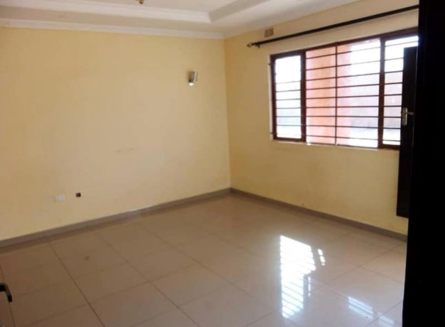 2-bedroom-flat-for-rent-in-chalala-big-4