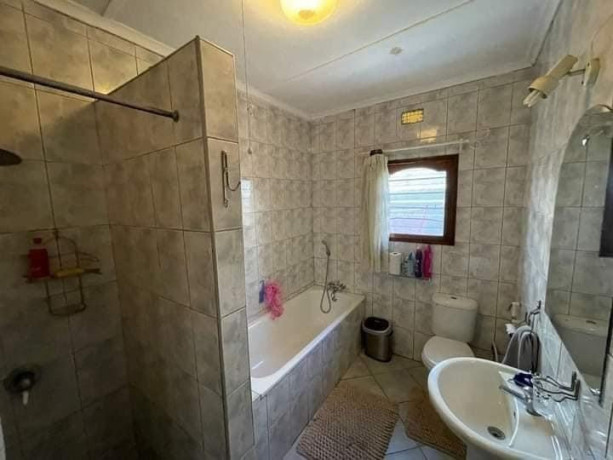 2-bedroom-flat-for-rent-in-rhodes-park-big-2