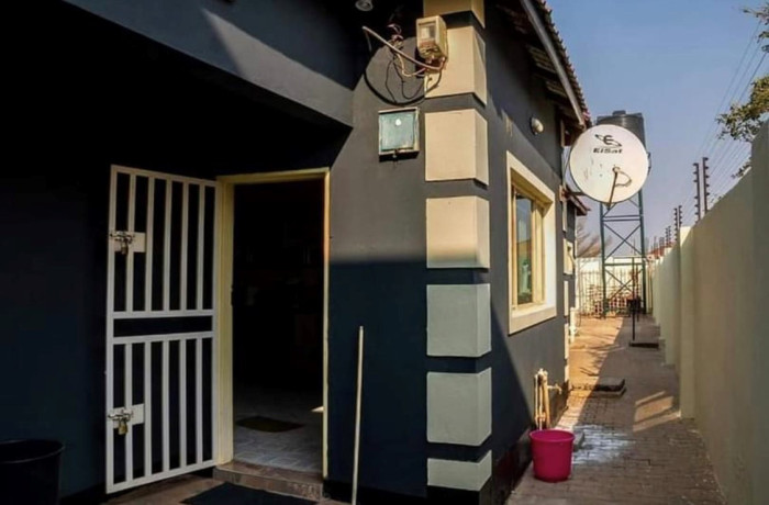 4-bedroom-house-for-rent-in-woodlands-big-3