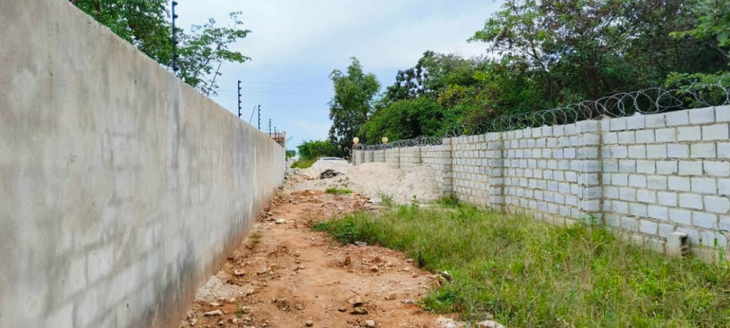 two-1000sqm-plots-for-sale-in-meanwood-ibex-big-3