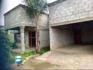 4-bedroom-house-in-chelston-obama