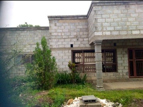 4-bedroom-house-in-chelston-obama-big-4