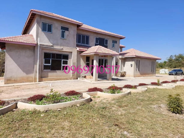 4-bedroom-double-storey-house-in-state-lodge-with-road-frontage-big-3