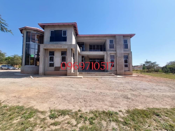 4-bedroom-double-storey-house-in-state-lodge-with-road-frontage-big-1