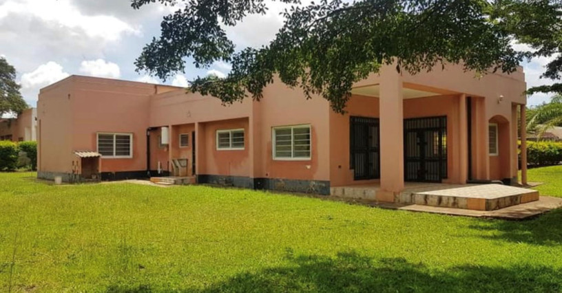 6-bedroom-house-for-sale-in-lilayi-big-0