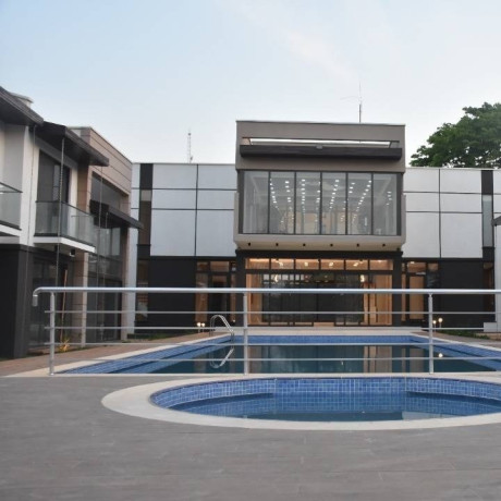 3-bedroom-apartments-for-rent-in-longacres-big-0