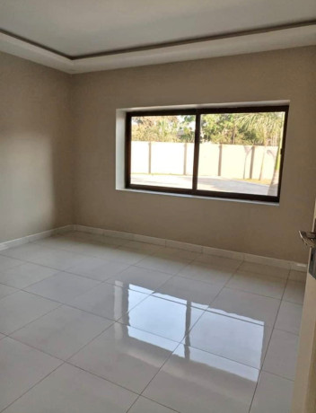 office-space-for-rent-in-longacres-big-5