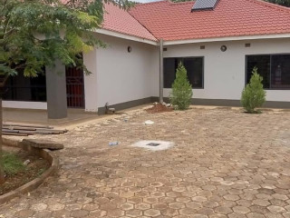 2-bedroom-flat-for-rent-in-ibex-meanwood