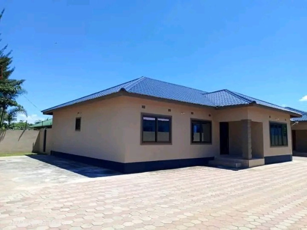 3-bedroom-flats-for-sale-in-ibex-meanwood-big-1