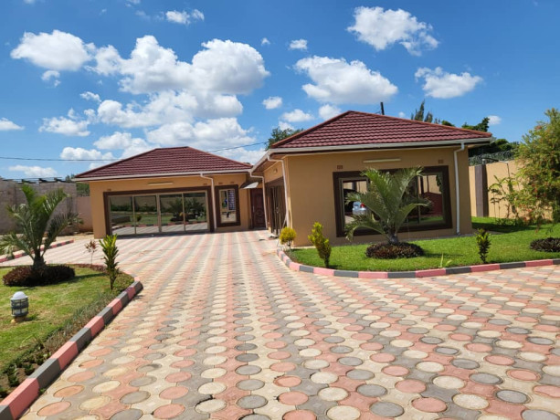 4-bedroom-house-for-sale-in-lilayi-big-3