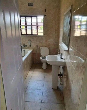 3-bedroom-flat-for-rent-in-kabulonga-big-5