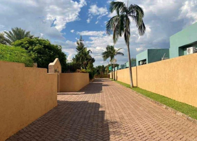 3-bedroom-flat-for-rent-in-kabulonga-big-3