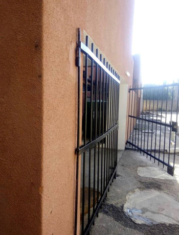 modern-3-bedroom-flat-in-kabulonga-big-1