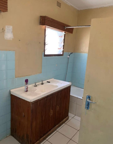 neat-and-modern-3-bedroom-house-for-rent-in-olympia-big-5