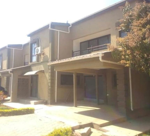 4-bedroom-flat-for-rent-in-makeni-big-0