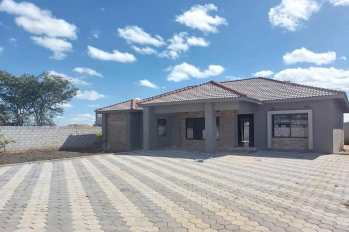 4-bedroom-house-for-sale-in-new-kasama-big-5