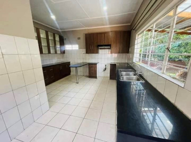 4-bedroom-house-for-rent-in-roma-big-0