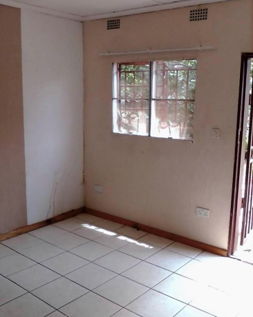 bedsitter-for-rent-in-roma-big-2