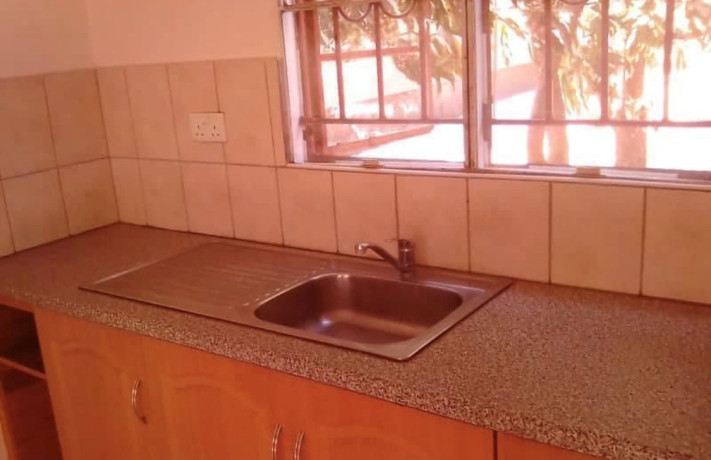 bedsitter-for-rent-in-roma-big-1