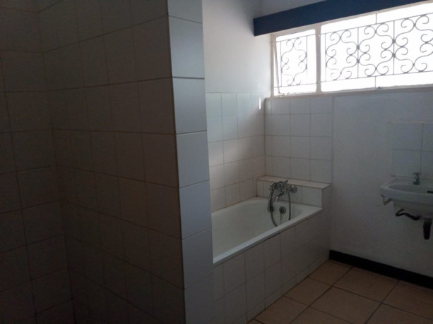 3-bedroom-house-for-rent-in-roma-big-4