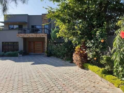 luxurious-5-bedroom-house-for-sale-in-roma-big-6