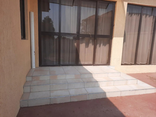 4-bedroom-executive-house-for-sale-in-roma-park-big-3