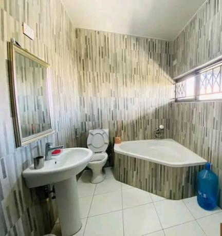 3-bedroom-flat-for-rent-in-makeni-big-4