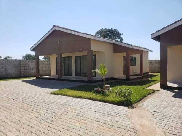 20-town-houses-for-sale-in-lilayi-big-3