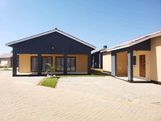 20-town-houses-for-sale-in-lilayi-big-5