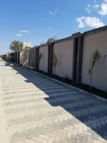 beautiful-3-bedroom-flat-for-rent-in-meanwood-ndeke-big-2