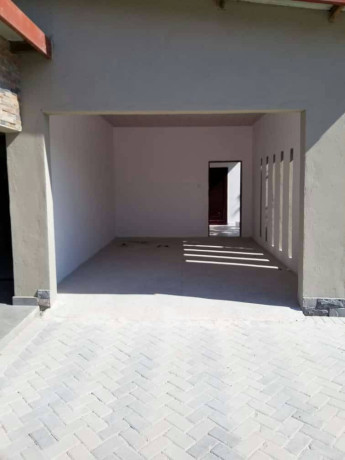 beautiful-3-bedroom-flat-for-rent-in-meanwood-ndeke-big-9