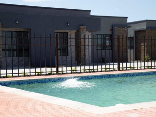 2-bedroom-flat-for-rent-in-meanwood-ndeke