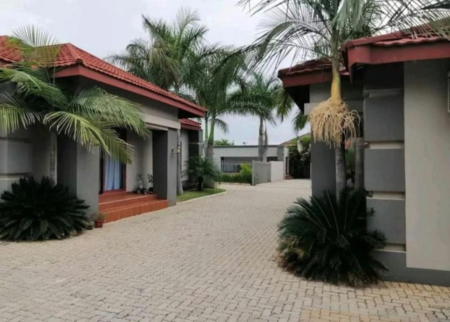 3-bedroom-apartment-for-rent-in-roma-park-big-0